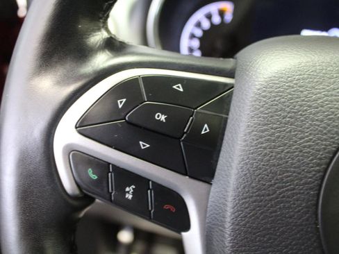 Used 2021 Jeep Grand Cherokee Laredo X AWD/4WD image 10