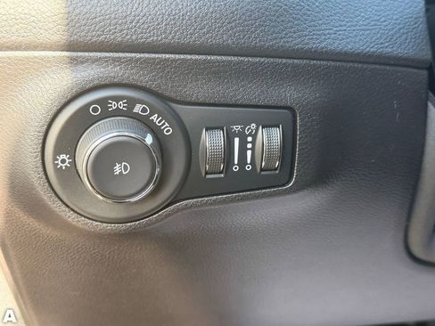 Used 2020 Jeep Compass Latitude FWD image 12