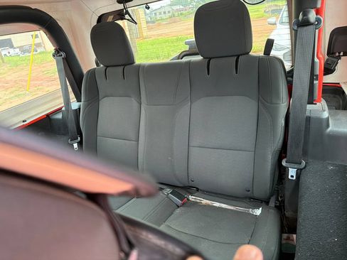 Used 2019 Jeep Wrangler Sport AWD/4WD image 16