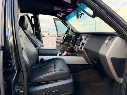 Used 2015 Ford Expedition XLT w/ Equipment Group 202A RWD image 19