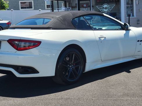 Used 2015 Maserati GranTurismo Sport RWD image 14