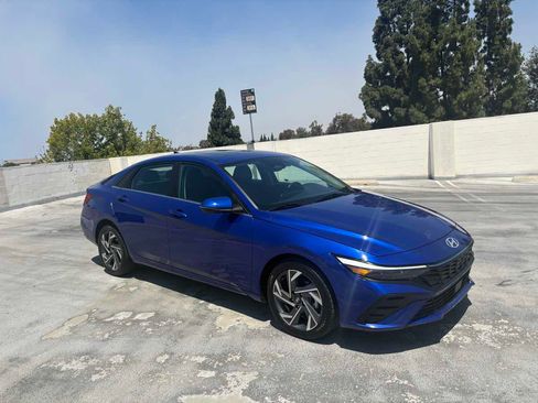Used 2025 Hyundai Elantra Limited FWD image 36