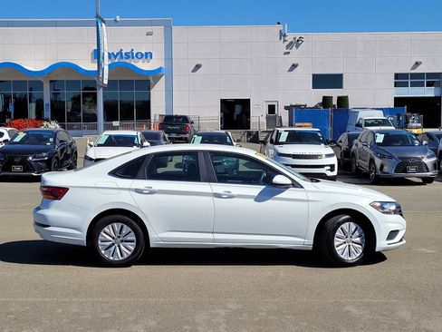 Used 2019 Volkswagen Jetta S image 4