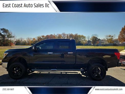 Used 2019 Nissan Titan SV w/ SV Convenience Package image 1