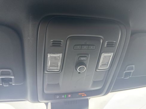 Used 2024 GMC Yukon SLT image 28