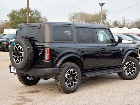 New 2026 Ford Bronco Outer Banks image 6