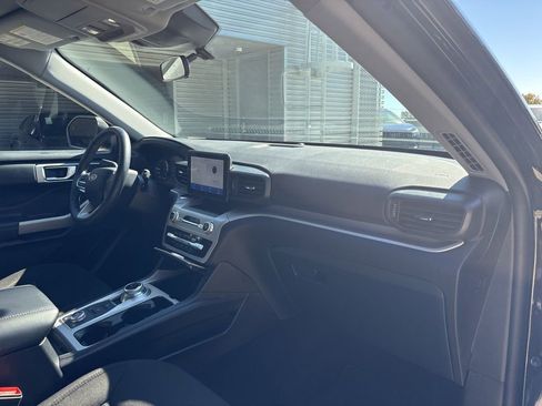 Used 2024 Ford Explorer XLT image 15