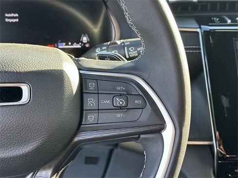 Certified 2024 Jeep Grand Cherokee Altitude image 28