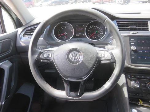 Used 2020 Volkswagen Tiguan SE image 14
