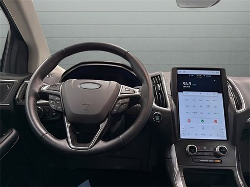 Used 2024 Ford Edge Titanium image 11