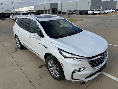 Used 2023 Buick Enclave Essence w/ Experience Buick Package image 10