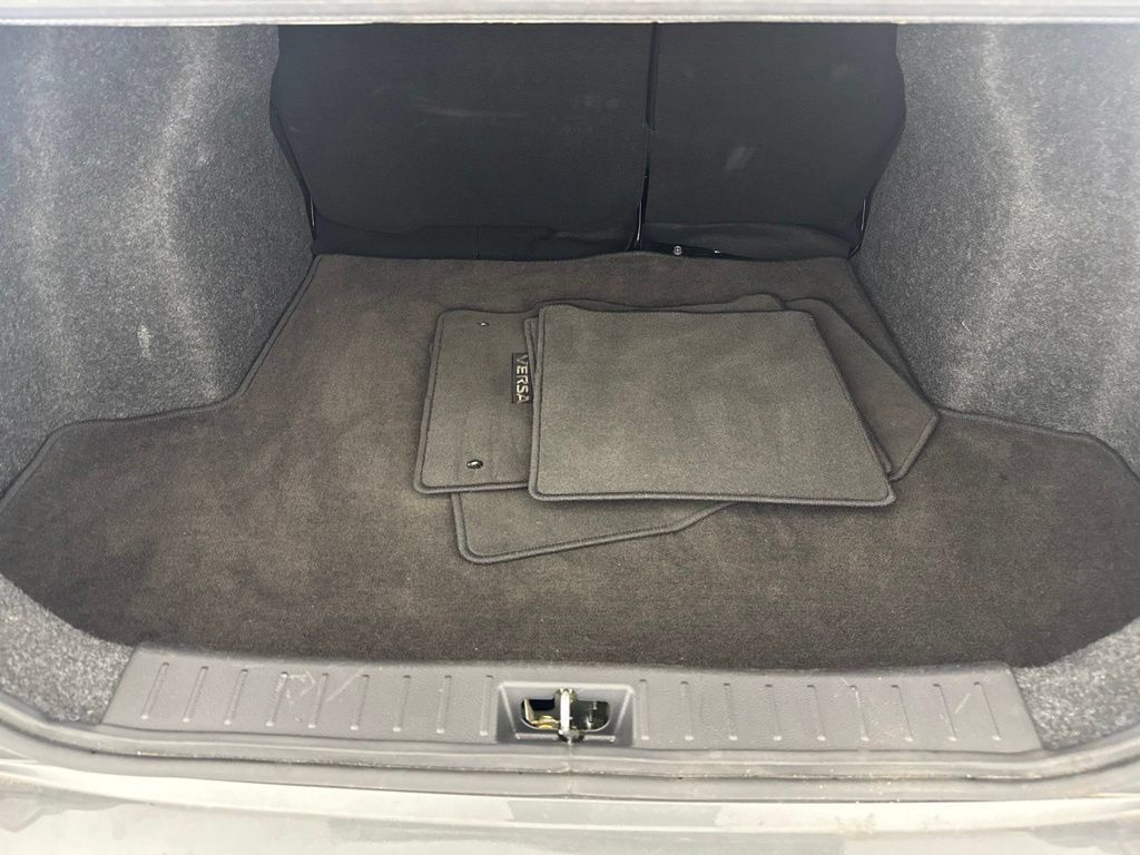 Used 2025 Nissan Versa SV FWD image 28