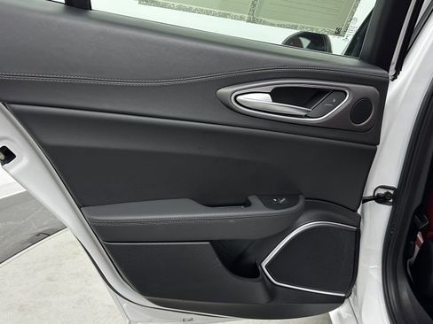 Used 2022 Alfa Romeo Giulia Veloce image 28