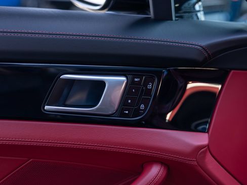 Used 2020 Porsche Panamera image 39