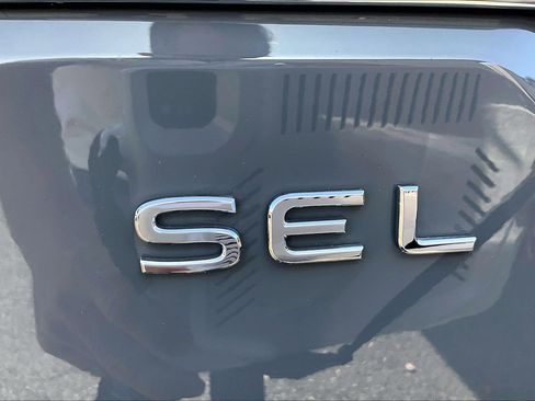 Certified 2025 Volkswagen Atlas SEL image 31