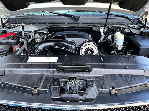 Used 2010 Chevrolet Suburban LT image 31