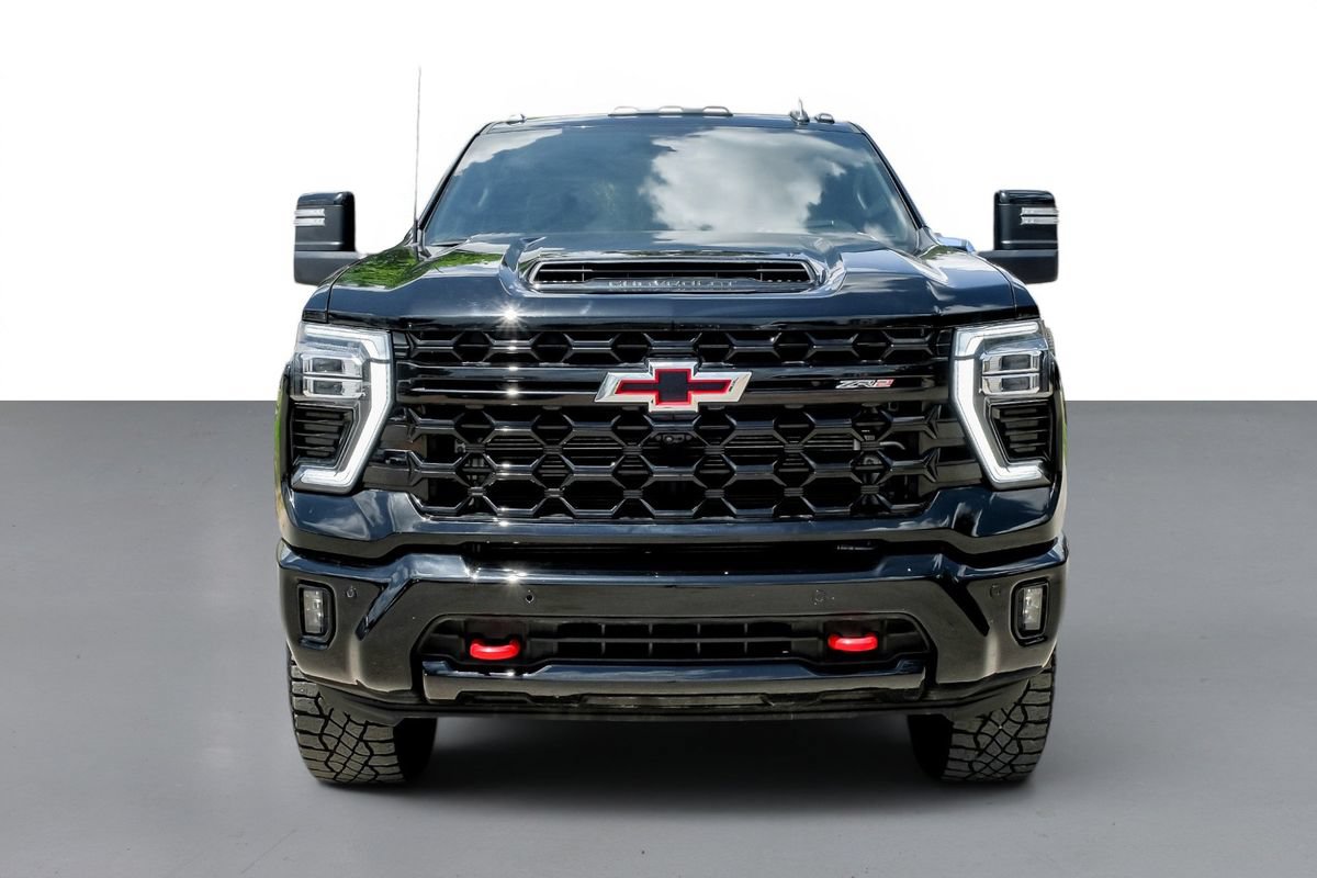Used 2025 Chevrolet Silverado 2500 ZR2 w/ Technology Package AWD/4WD image 3
