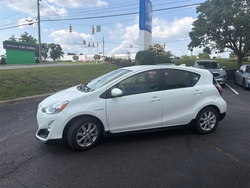 Used 2017 Toyota Prius C Two FWD image 2
