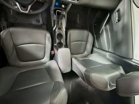 Certified 2022 Toyota Corolla Cross XLE image 22