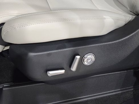 New 2025 Lincoln Navigator Reserve image 24