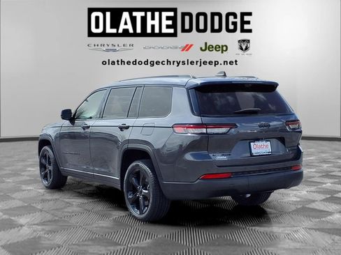 Used 2023 Jeep Grand Cherokee L Limited w/ Luxury Tech Group II image 3