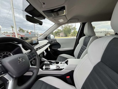 New 2026 Mitsubishi Outlander SE FWD image 10