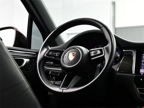 Used 2022 Porsche Macan image 21