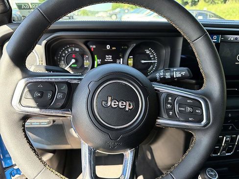 Used 2024 Jeep Wrangler Unlimited Sahara w/ Safety Group AWD/4WD image 13