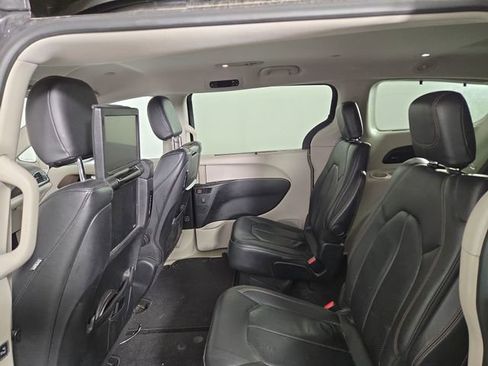 Used 2017 Chrysler Pacifica Touring-L Plus w/ Advanced Safetytec Group image 15