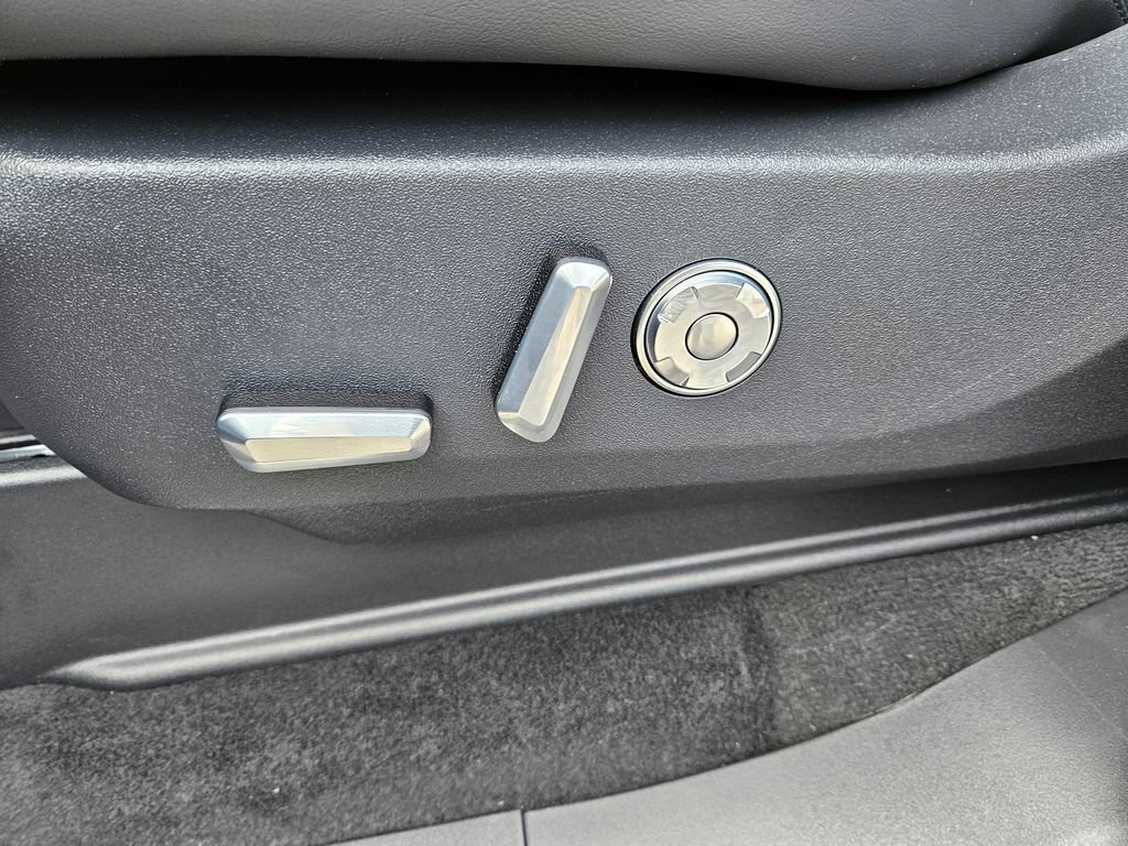 New 2027 Lincoln Navigator Reserve AWD/4WD image 24