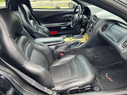 Used 1998 Chevrolet Corvette Coupe w/ Roof Pkg RWD image 38