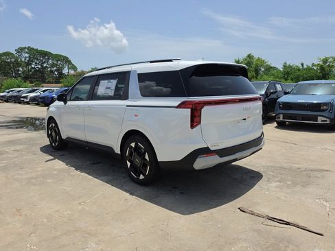 New 2026 Kia Carnival EX FWD image 6