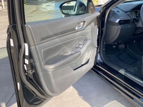 Used 2025 Nissan Altima 2.5 SV image 18