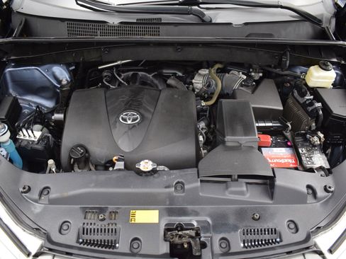 Used 2019 Toyota Highlander XLE image 9