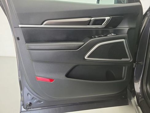 Used 2025 Kia Telluride S FWD image 19