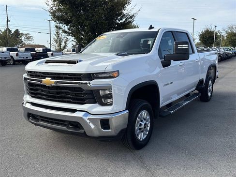 Used 2024 Chevrolet Silverado 2500 LT image 4