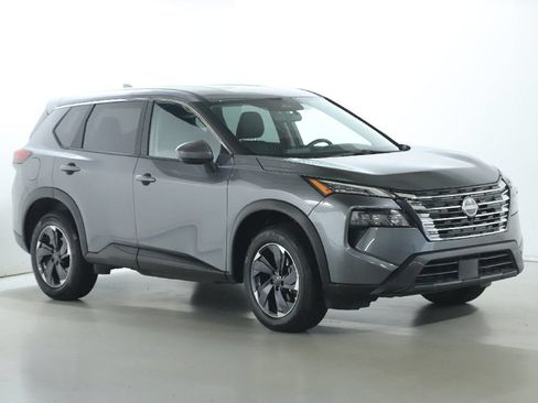 Certified 2025 Nissan Rogue SV FWD image 9