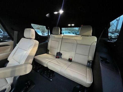 Used 2021 Chevrolet Tahoe Premier w/ Premium Package image 22