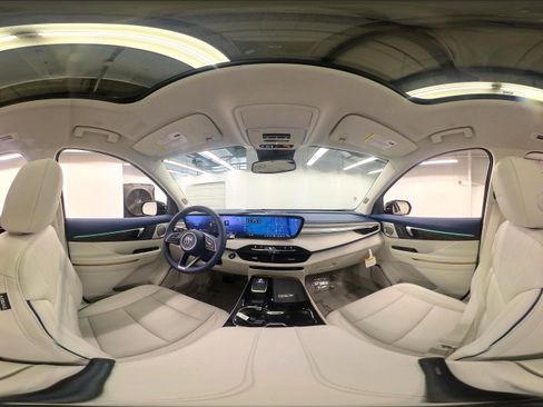 Used 2025 Buick Enclave Avenir AWD/4WD image 43