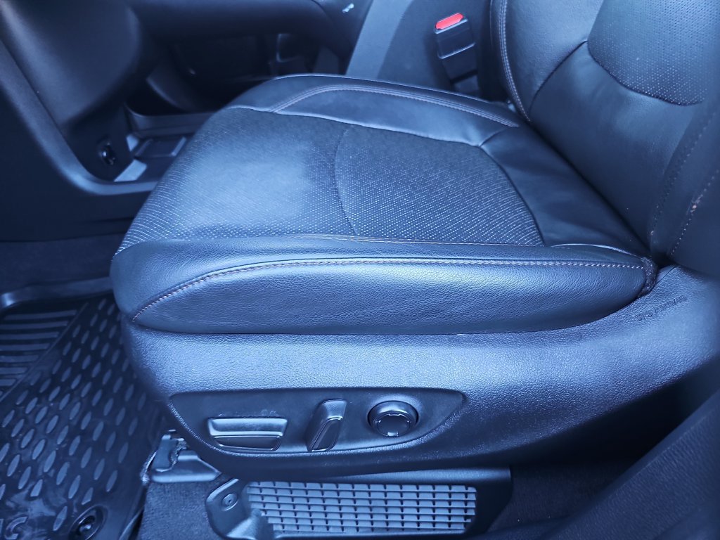 Certified 2025 Toyota Sienna Platinum AWD/4WD image 17