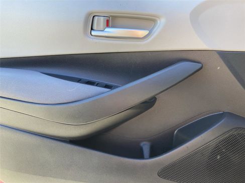 Used 2020 Toyota Corolla LE image 27