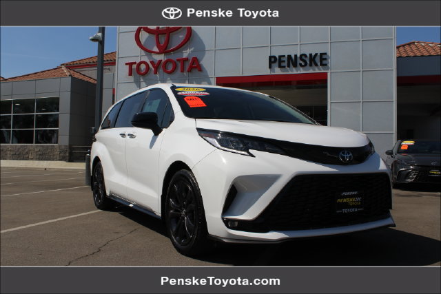 Certified 2026 Toyota Sienna XSE FWD image 1