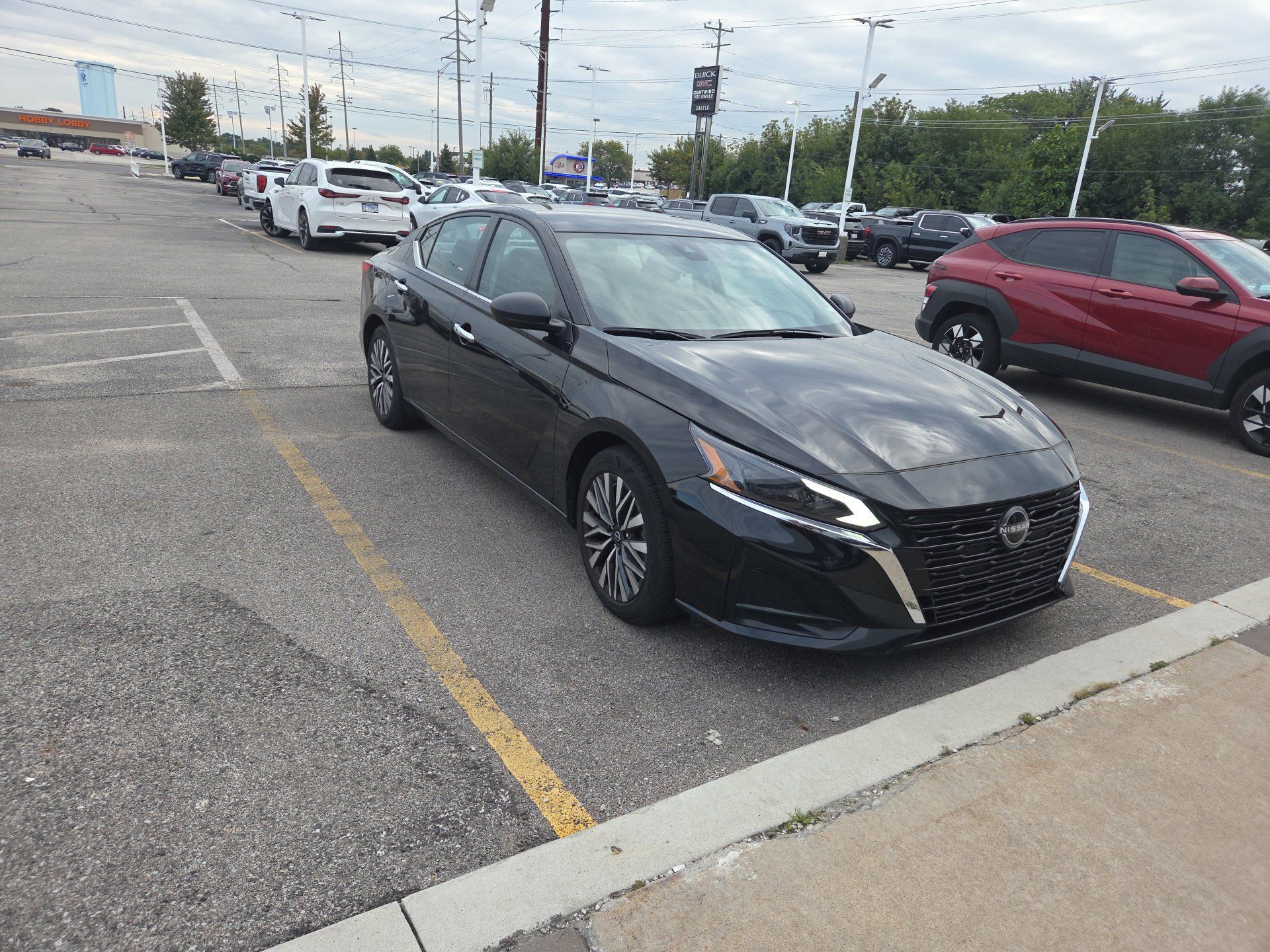 Used 2024 Nissan Altima 2.5 SV FWD image 2