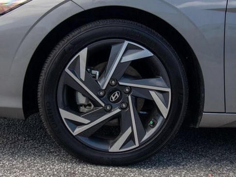 Certified 2025 Hyundai Elantra Sport FWD image 4
