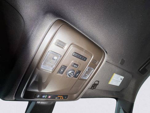 Used 2022 GMC Yukon SLT w/ SLT Luxury Package image 20