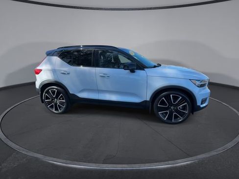 Used 2020 Volvo XC40 T5 R-Design image 16