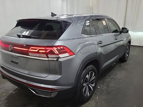 Used 2025 Volkswagen Atlas Cross Sport SE image 2