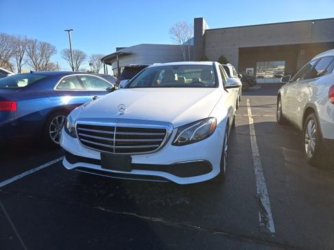 Used 2017 Mercedes-Benz E 300 4MATIC image 3
