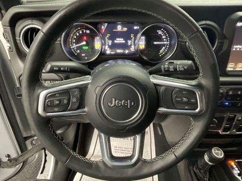 Used 2022 Jeep Wrangler Unlimited Sahara w/ Cold Weather Group AWD/4WD image 14