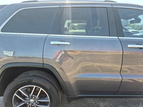 Used 2018 Jeep Grand Cherokee Limited AWD/4WD image 11